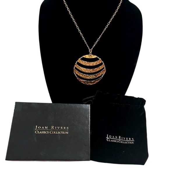 Vintage Signed Joan Rivers Hammered Gold-Tone Pendant Necklace - Picture 6 of 6